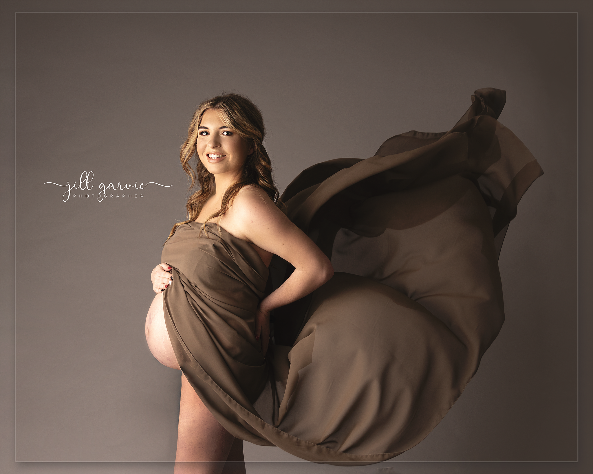 Photograph of Bronwyn, 37 weeks pregnant at her Maternity session