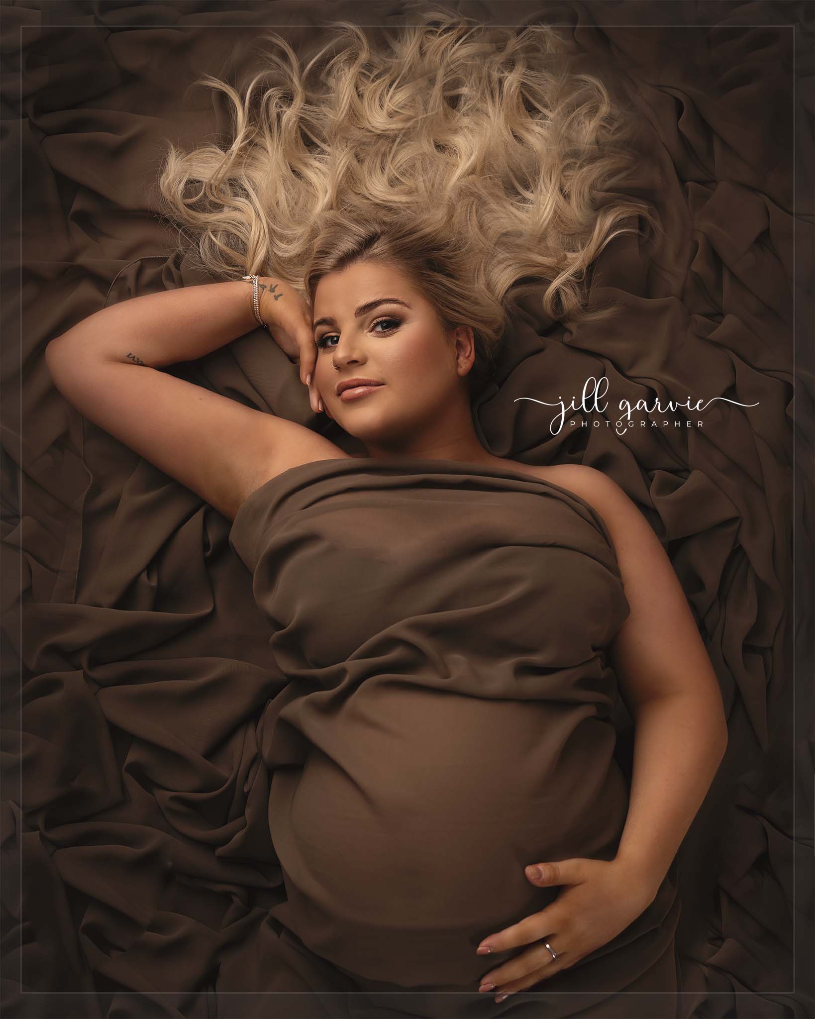 photograph of Lauren 37 weeks pregnant at her maternity session